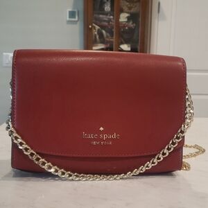 Kate Spade ♠️ NWOT Saffiano Leather Burgundy Crossbody with Gold Chain Size Smal